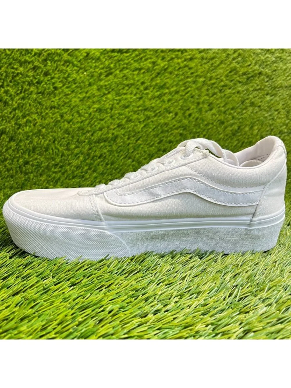 Vans Old Skool Stackform Womens Size 6 White Athletic Platform Shoes Sneakers
